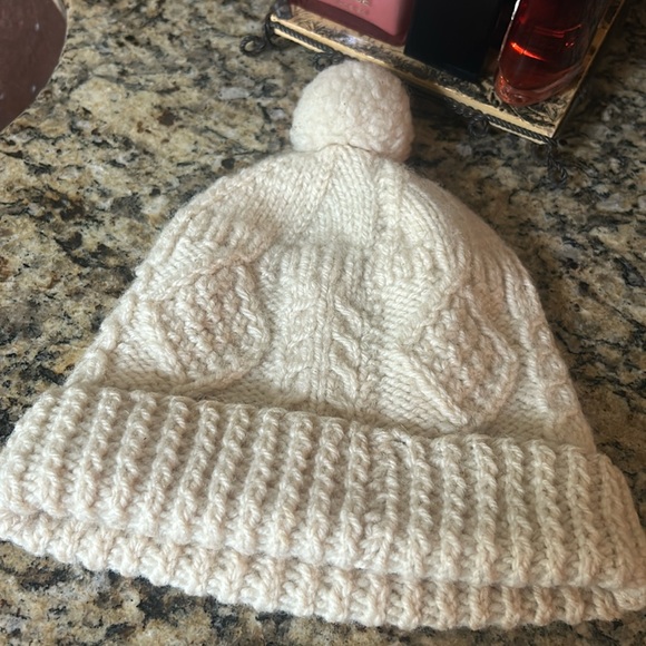 Irish Corner Accessories - The Irish Corner 100% Wool Beanie with Pom GUC Cream Vintage